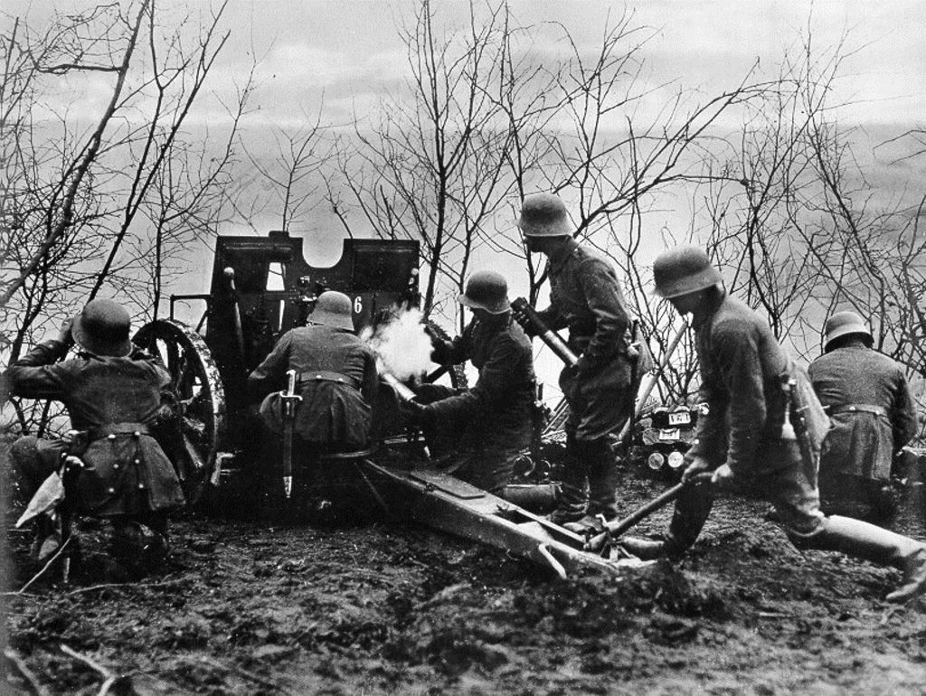 Exponat: Foto: Deutsche Artillerie in den Kämpfen in der Champagne, 1917