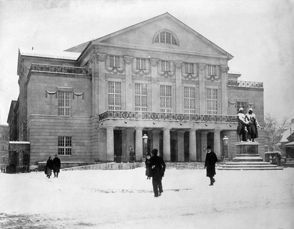 Foto: Das Nationaltheater in Weimar, 1919