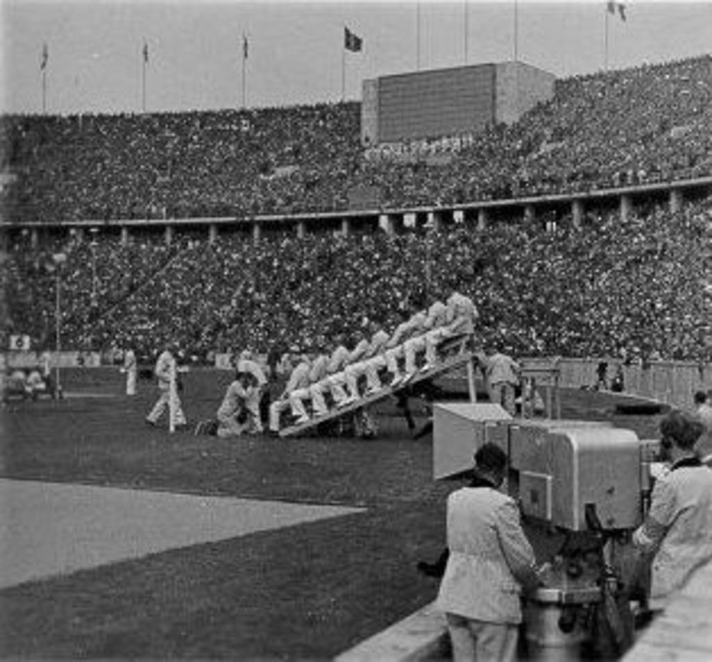 Foto: Fernsehkamera im Stadion, 1936