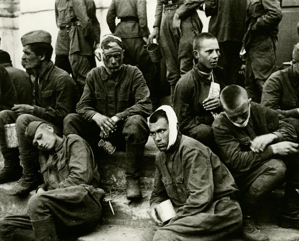 Exponat: Foto: Sowjetische Kriegsgefangene, 1941