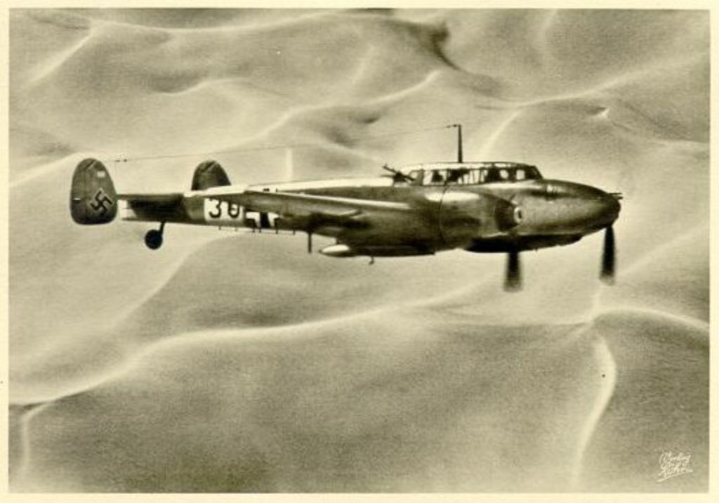 Exponat: Postkarte: Messerschmidt ME 110 über der libyschen Wüste, um 1941