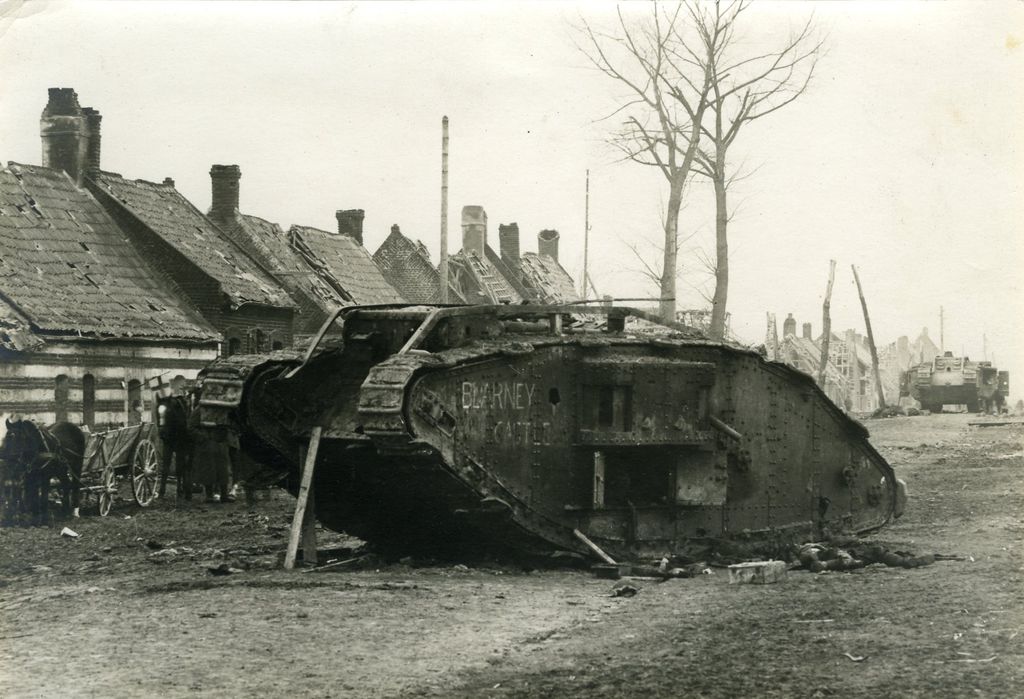 Foto: Tank während der Schlacht um Cambrai, 1917