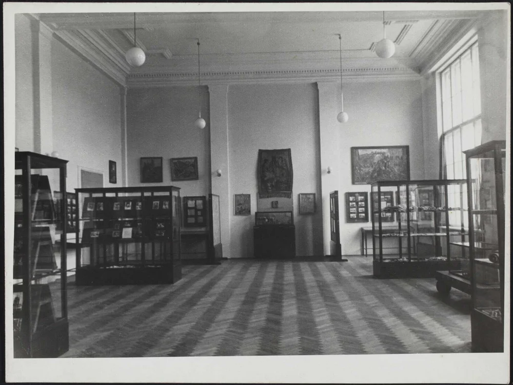 JHI exhibition hall featuring the exhibition Martirologye un kamf / Martyrologia i walka, which launched the Museum and opened on 18 April 1948