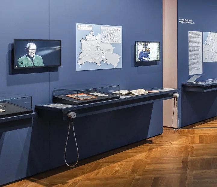 Die Sequenz „Chronik eines Tunnelbaus“ in der Ausstellung „Objekte. Geschichte. Geschichten. Blick in die Sammlung“
