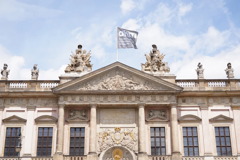 Dachfahne auf dem Zeughaus