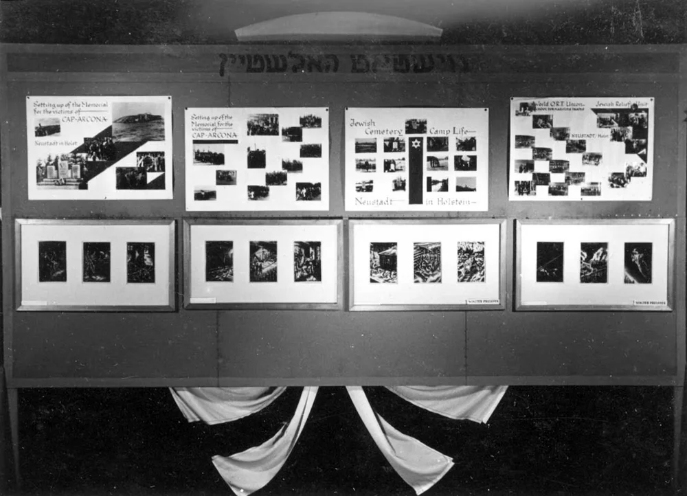 A partition wall bearing the handwritten Yiddish heading ‘Neustadt Holstein’
