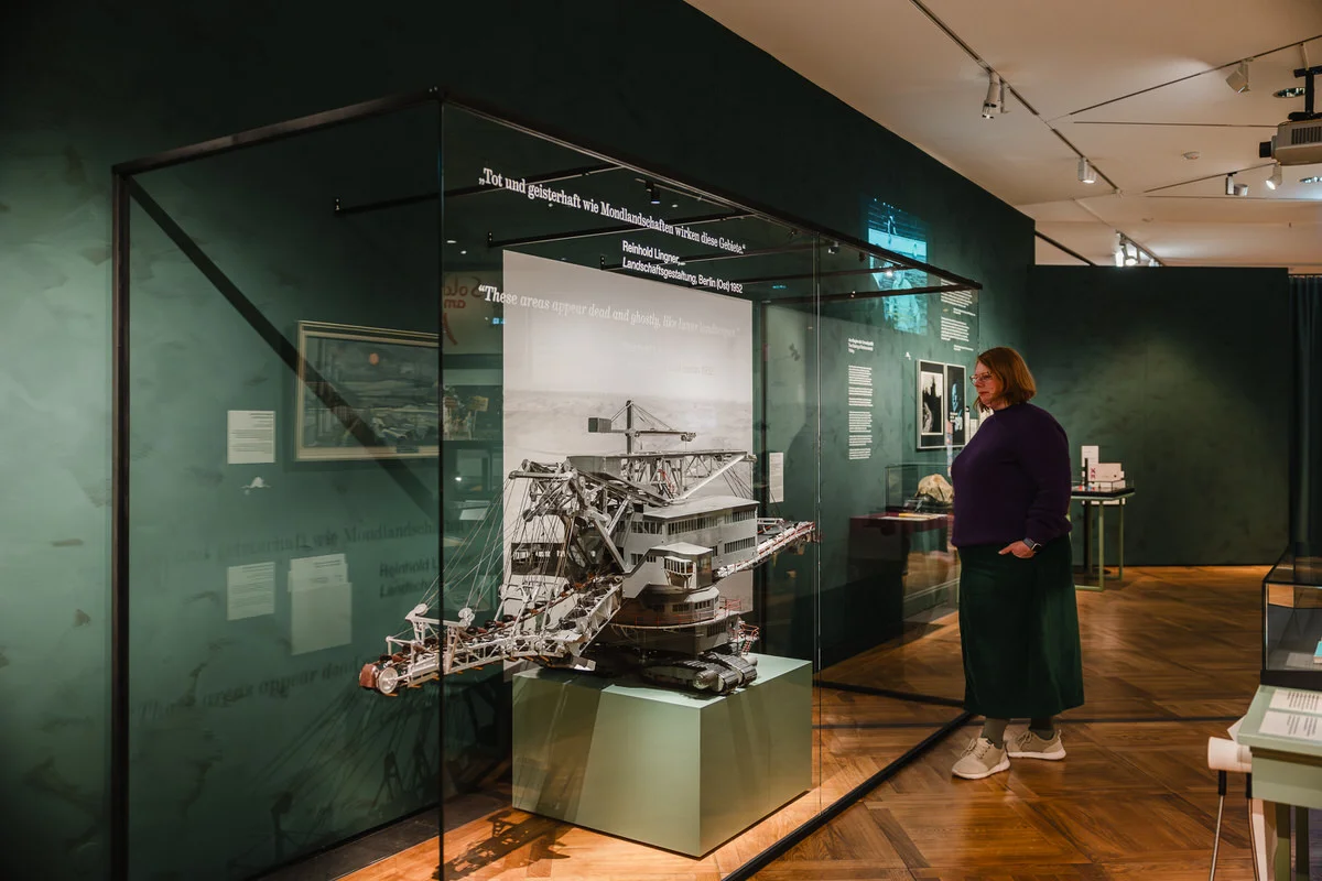Modell des Eimerkettenbaggers in der Ausstellung „Natur und deutsche Geschichte”