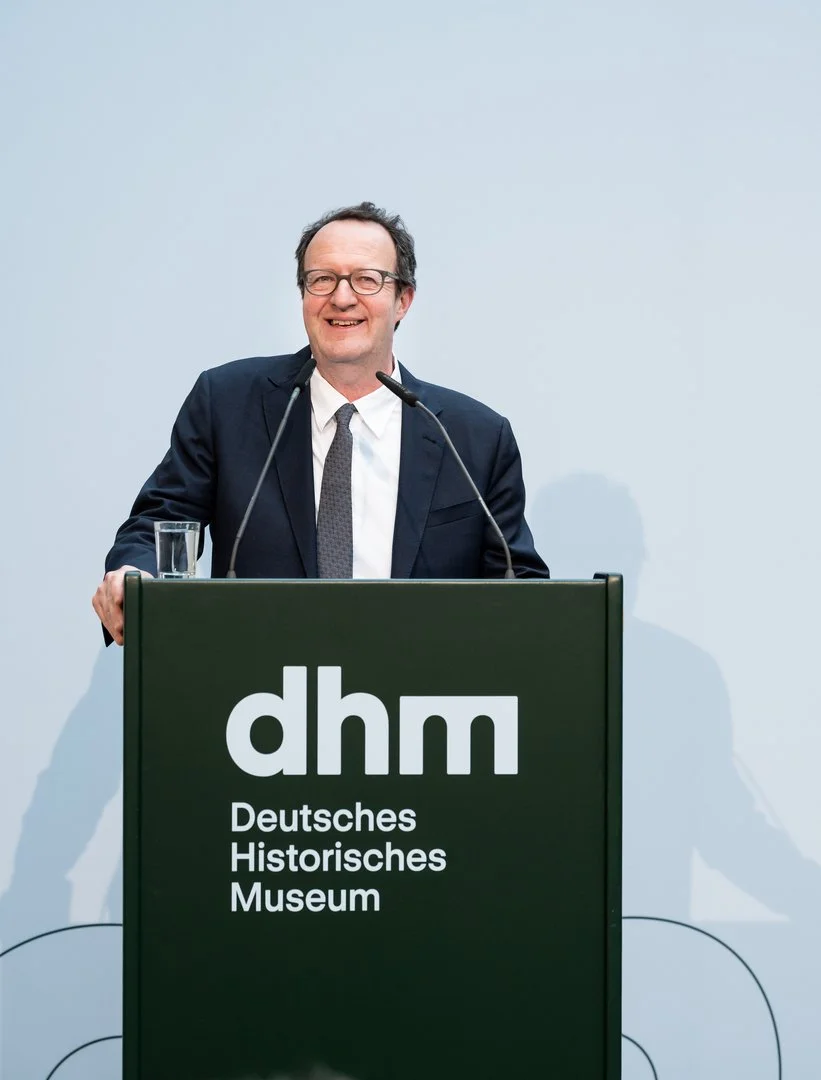DHM-Präsident Raphael Gross spricht bei der Eröffnung der Ausstellung „Objekte. Geschichte. Geschichten. Blick in die Sammlung" im DHM
