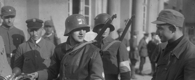 Vorbereitung des  "Hitler-Putsches": SA-Motorradfahrer auf Patrouillenfahrt, November 1923