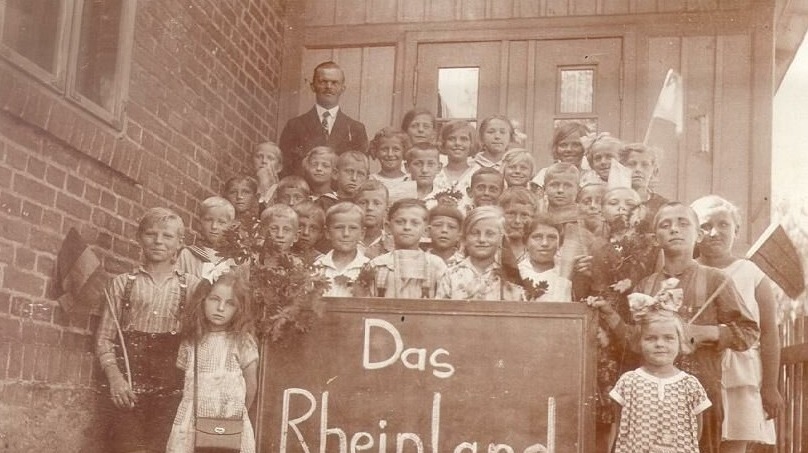 "Das Rheinland ist frei!", 1930