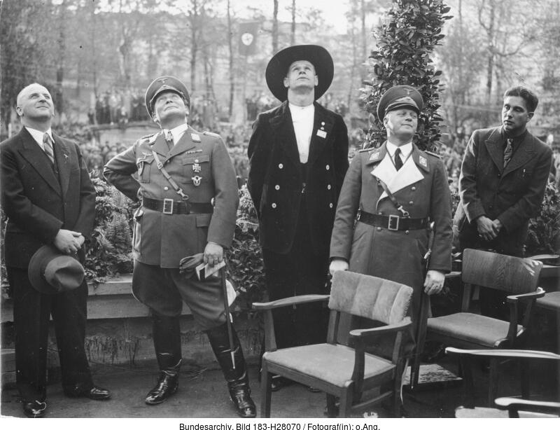 Ernst Sagebiel, Hermann Göring, Franz Hecht, Erhard Milch, N.N. (von links), Berlin 1935