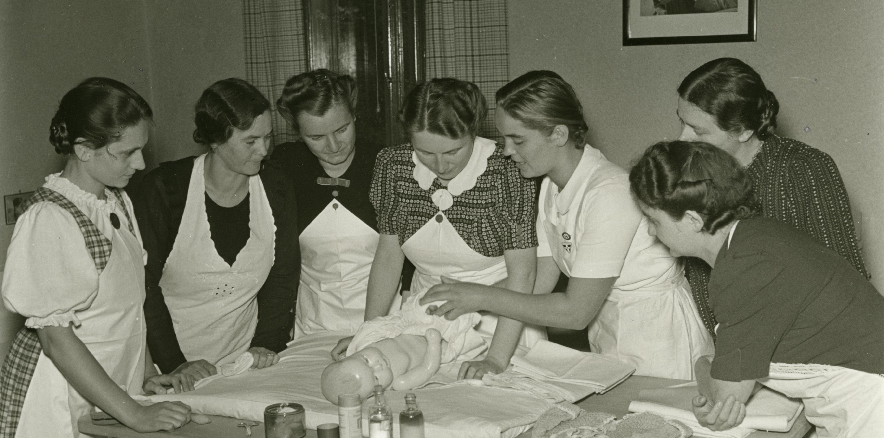 Mütterschulungskurs des Deutschen Frauenwerks, 1940