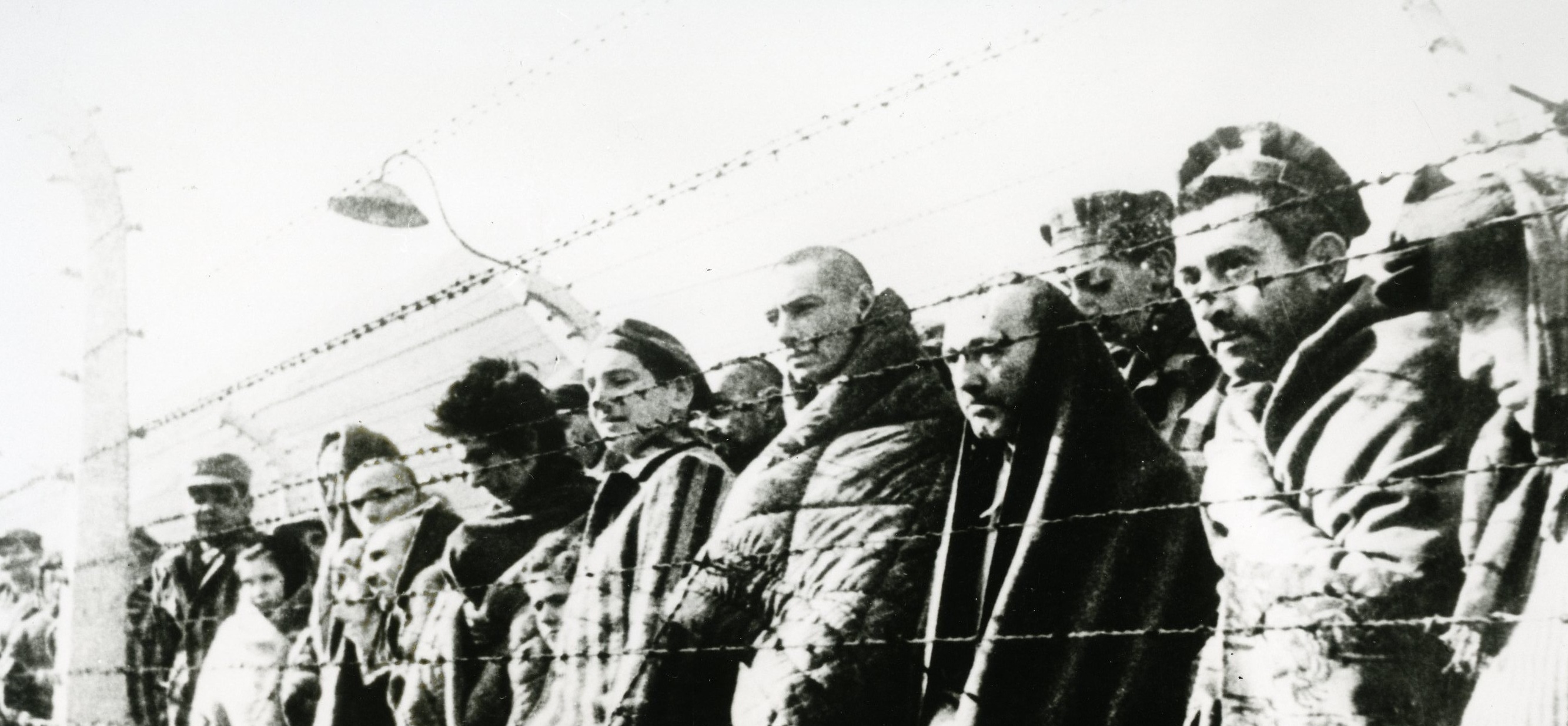 Häftlinge im befreiten Auschwitz, 1945