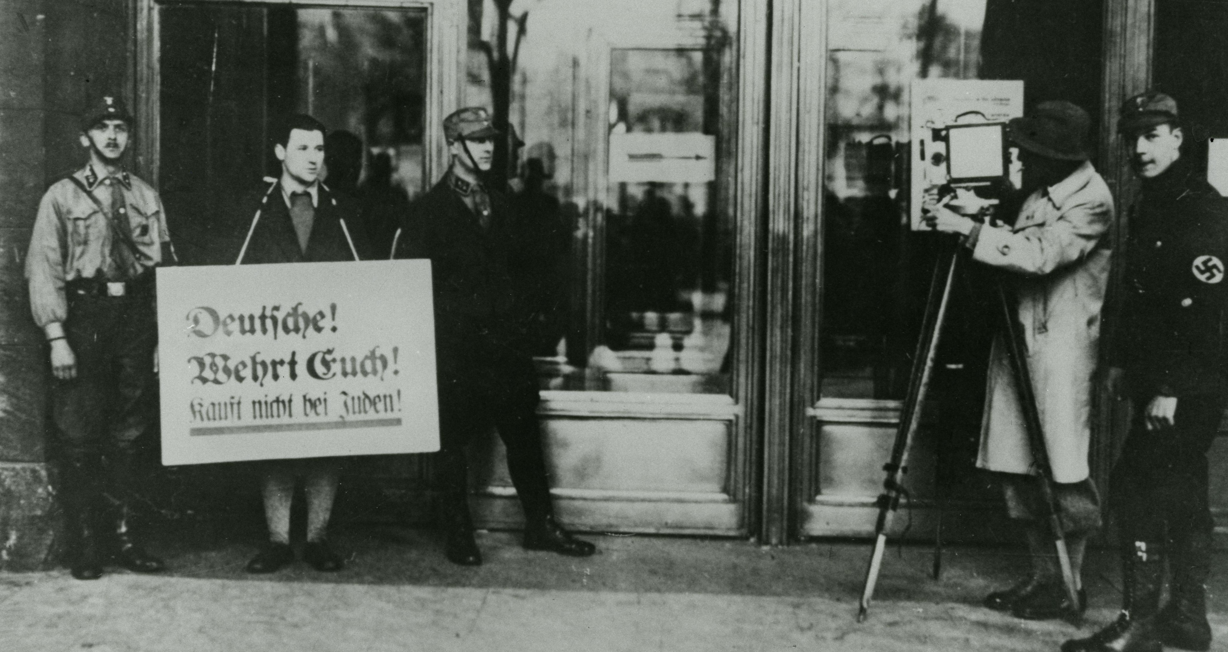 Boykottaktion vor dem Berliner Warenhaus Wertheim, 1. April 1933