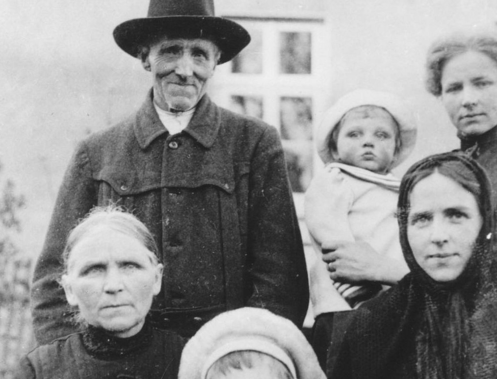 Luise Diekmann mit Kindern, Eltern und Schwester Lina