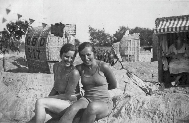 Dorothea Günther (rechts) im Urlaub, 1931