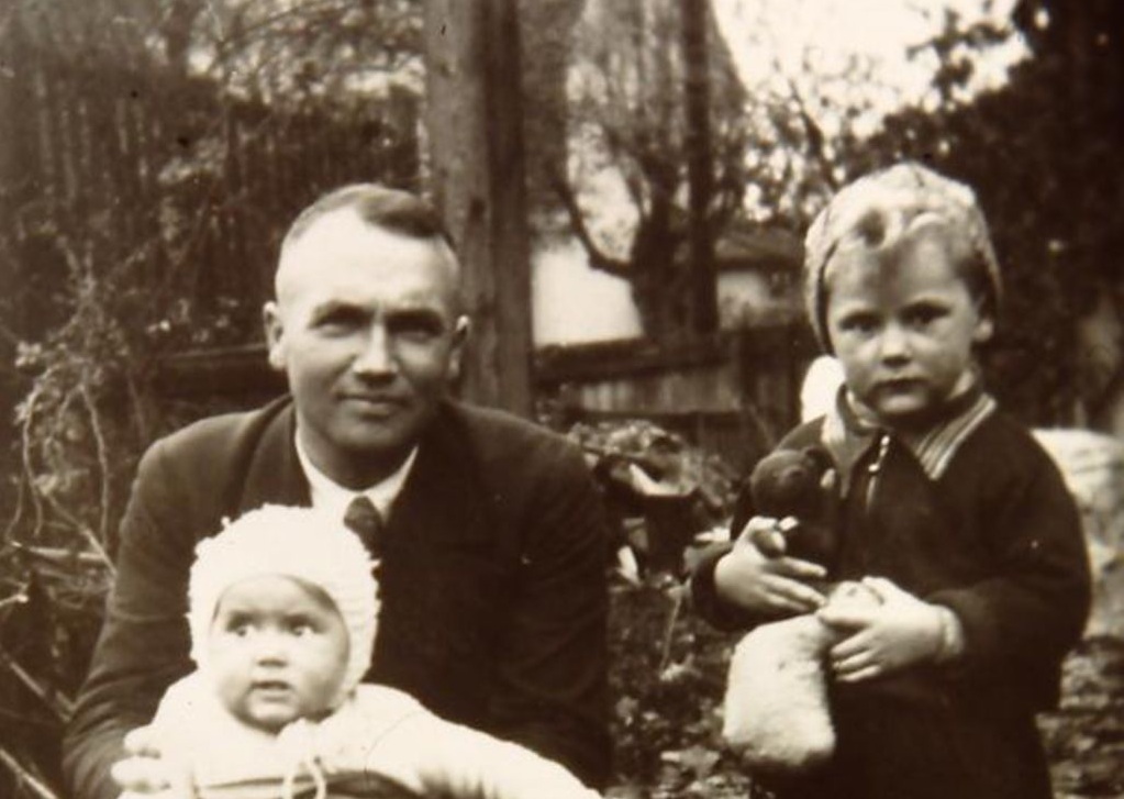 Hans-Jürgen Meier mit Vater und Schwester, 1939