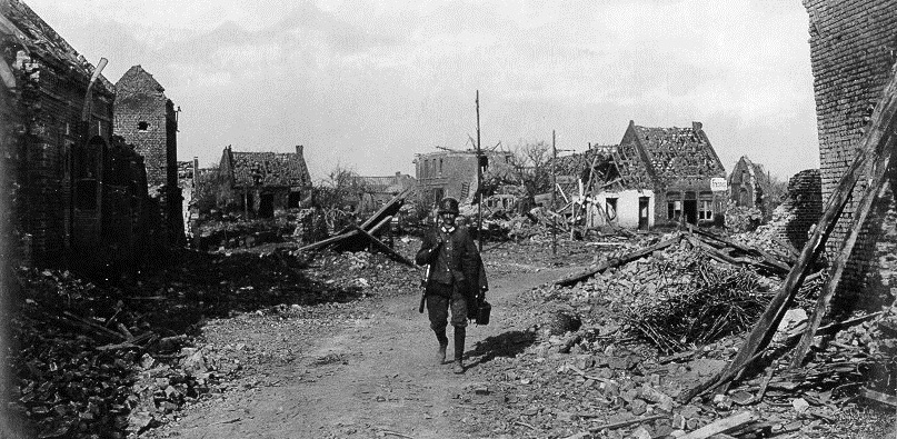 Ein im Kampfgebiet der Arras-Lens-Front liegender zerstörter Ort, 1917