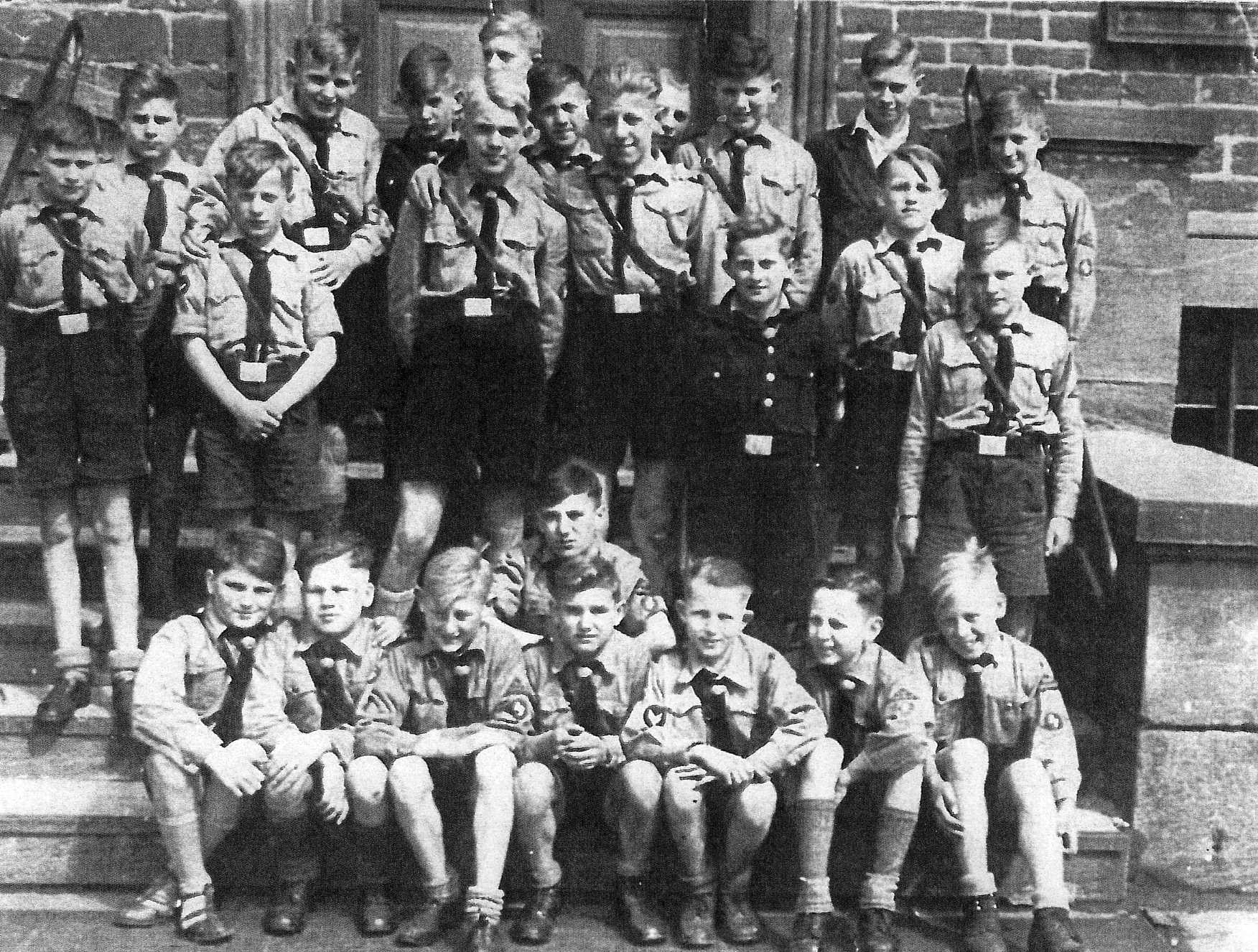 Harald Schlanstedt (obere Reihe, 3.v.l.) und der Jahrgang 1929/30 der Mittelschule Eisleben