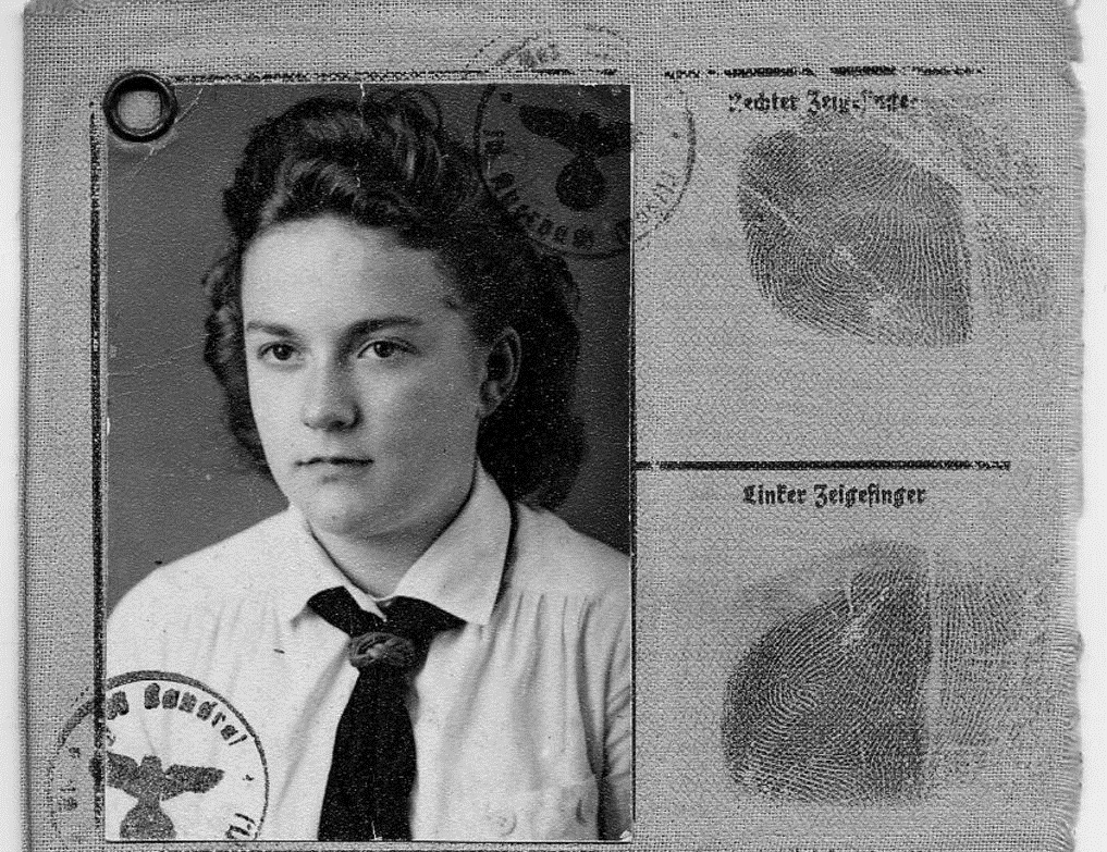Ausweis der Hitlerjugend von Jutta Schneider