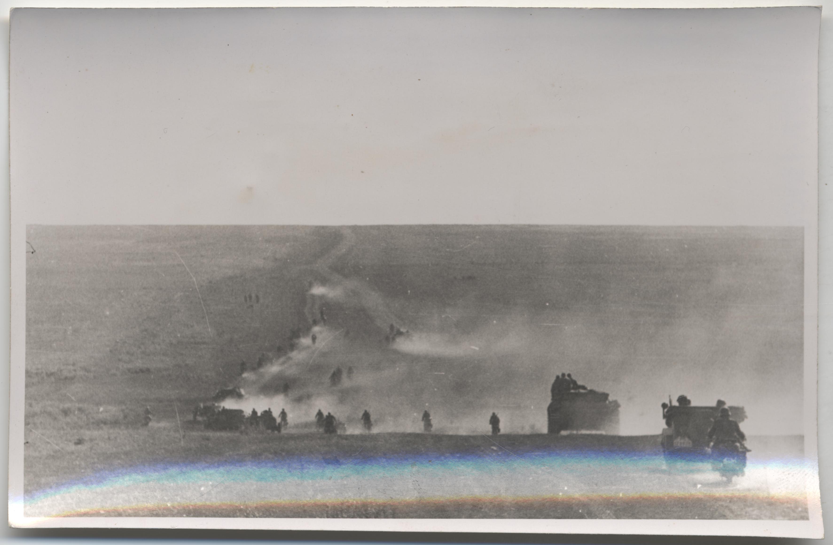 Foto: Deutsche Artillerie und Infanterie in der Nähe von Pischtschanyj Brid, 1941